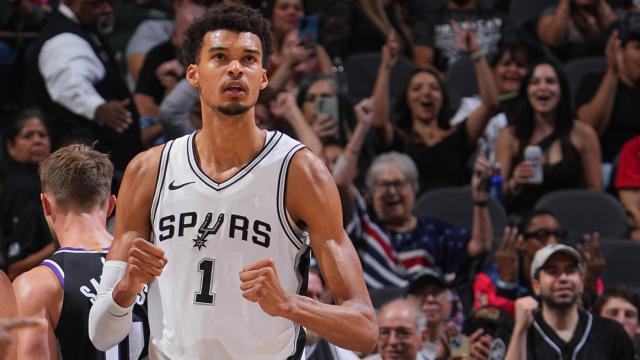 九游官方平台-两战飚进12记三分手感回暖 文班亚马：我会继续投